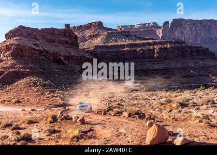 4X4 ad alta velocità sul Parco Nazionale di Canyonlands Foto Stock