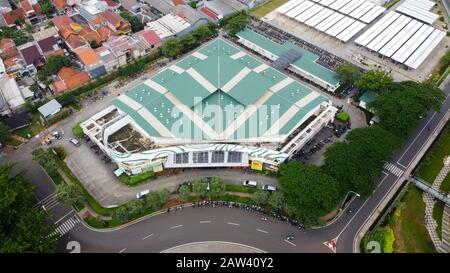 GIACARTA. INDONESIA - 7 FEBBRAIO 2020: VEDUTA AEREA. EON MALL Jakarta Garden City, EON è Il più Grande centro commerciale di Giacarta Est. Foto Stock