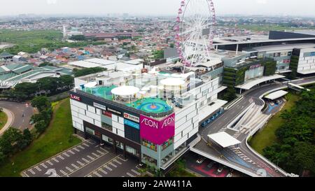 GIACARTA. INDONESIA - 7 FEBBRAIO 2020: VEDUTA AEREA. EON MALL Jakarta Garden City, EON è Il più Grande centro commerciale di Giacarta Est. Foto Stock