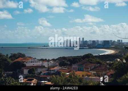 Vista del centro storico di Recife - visto da Olinda - Pernambuco Brasile Foto Stock