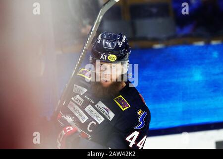 Linköping 20200125Ice partita di hockey in SHL tra Linköping HC-Färjestad BK nell'arena Saab. Jonas Junland ha fatto la sua prima partita nel club dopo il suo ritorno. Foto Jeppe Gustafsson Foto Stock