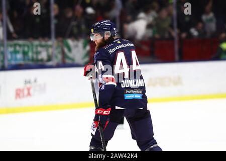 Linköping 20200125Ice partita di hockey in SHL tra Linköping HC-Färjestad BK nell'arena Saab. Jonas Junland ha fatto la sua prima partita nel club dopo il suo ritorno. Foto Jeppe Gustafsson Foto Stock