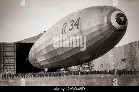 L'aeronave R.34 del RAF entrato in servizio nel 1919. Con sede a Pulham, Norfolk, nel 1919 fece la prima "più leggera dell'aria" attraverso l'Oceano Atlantico, da Lothian in Scozia a New York state, USA. Foto Stock