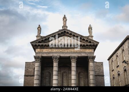 Dettaglio architettonico della chiesa cattolica romana di St. Audoen a Dublino Foto Stock