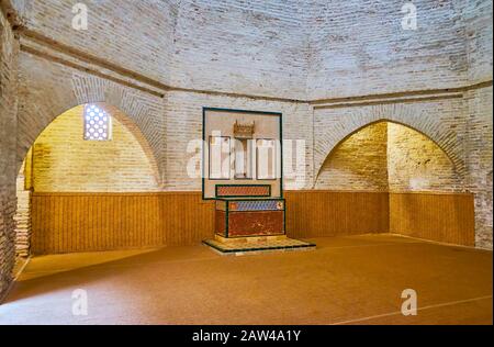 Jerez, SPAGNA - 20 SETTEMBRE 2019: L'antica sala di preghiera in mattoni della moschea di Alcazar, trasformata nella chiesa della Vergine Maria, il cristiano al Foto Stock