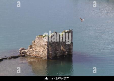 In rovina e restaurato castello a Iasos Turchia sul Mar Egeo vicino a Bodrum Foto Stock