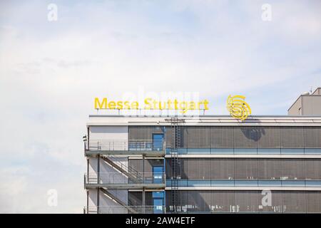 Stoccarda, Germania - 06 maggio 2017: Fiera di Stoccarda - logo aziendale sulla facciata dell'edificio Foto Stock