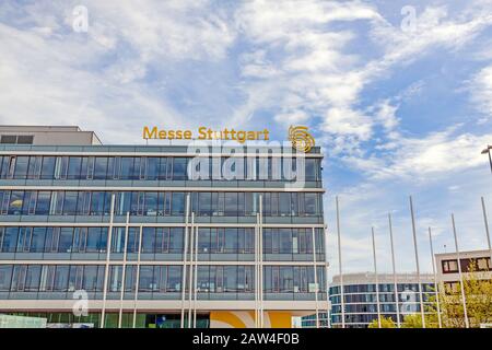 Stoccarda, Germania - 06 maggio 2017: Fiera di Stoccarda - logo aziendale sulla facciata dell'edificio Foto Stock
