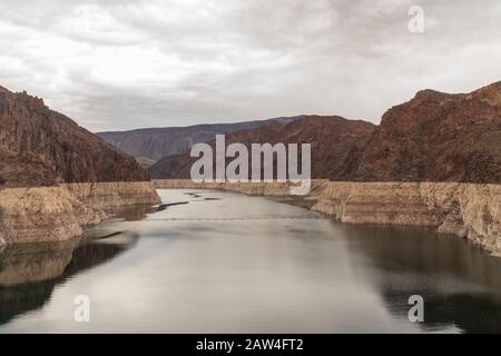Fiume Colorado vicino alla diga di Hoover, Nevada. Foto Stock