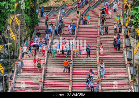 Kuala Lumpur, Malesia - 20 Febbraio 2018: Grotte Di Batu, Kuala Lumpur, Malesia. Le grotte di Batu presentano tre grotte principali che presentano templi e santuario indù Foto Stock