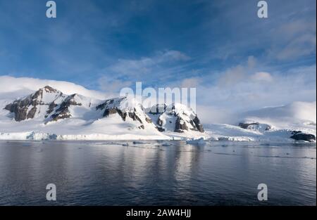 Splendidi Paesaggi Ghiacciati, Baia Di Chiriguano, Isola Di Cuverville, Penisola Antartica, Antartide Foto Stock