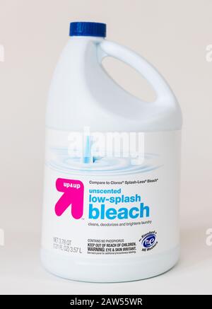 Princeton New Jersey 2 Febbraio 2020: Candeggina - Schizzi Bassi - Regolare - 121oz - Immagine Foto Stock