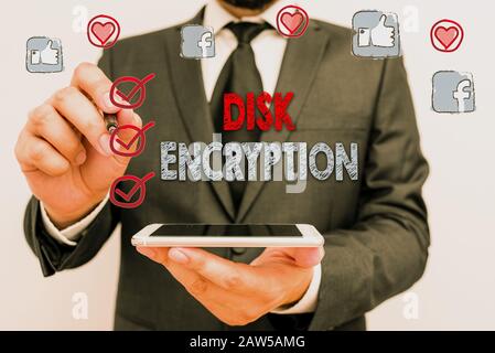 Scrittura a mano concettuale che mostra la crittografia del disco. Concetto che significa il meccanismo di protezione utilizzato per proteggere i dati a riposo Foto Stock