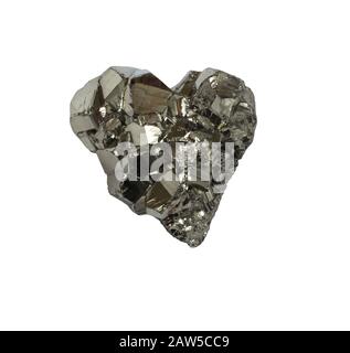 Pirite minerale a forma di cuore su sfondo bianco Foto Stock