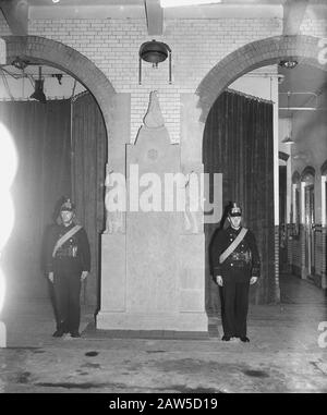 Monumento ai vigili del fuoco caduti Data: 10 maggio 1949 Foto Stock