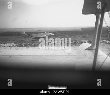 Record Flight Gloster Meteor over Ameland Annotation: Foto probabilmente scattata da De Havilland DH 89 Dominie. Vedere immagine laterale. 903-5740 Data: 28 agosto 1949 luogo: Ameland, Friesland Parole Chiave: Registri di aeronautica, velivolo Foto Stock