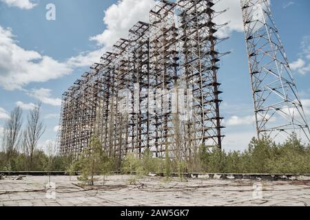 Ampio campo di antenna. Sovietica sistema radar Duga alla centrale nucleare di Cernobyl. ABM difesa missilistica. Campo di antenna, sopra l'orizzonte radar. O militari Foto Stock