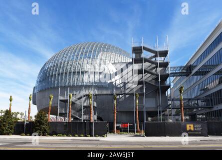 Los ANGELES, CALIFORNIA - 05 FEB 2020: Costruzione presso l'Academy Museum of Motion Pictures all'incrocio tra Fairfax Avenue e Wilshire Boulev Foto Stock