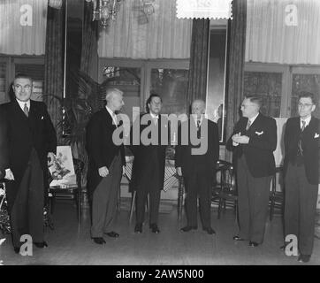 Front Hoorn Credit Securities Bank (Sig Bucket) Data: 2 Gennaio 1954 Parole Chiave: Ricevimento Nome Persona: Mr. Bin Foto Stock