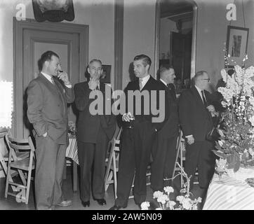 Front Hoorn Credit Securities Bank (Sig Bucket) Data: 2 Gennaio 1954 Parole Chiave: Ricevimento Nome Persona: Mr. Bin Foto Stock