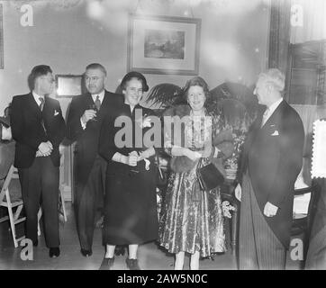 Front Hoorn Credit Securities Bank (Sig Bucket) Data: 2 Gennaio 1954 Parole Chiave: Ricevimento Nome Persona: Mr. Bin Foto Stock