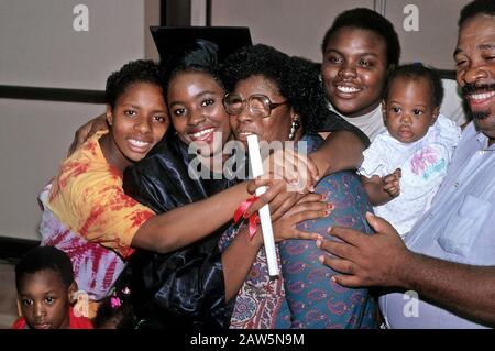 Austin, Texas: La famiglia afro-americana celebra le cerimonie di laurea GED. ©Bob Daemmrich Foto Stock