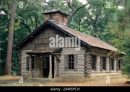 Missione Tejas (Houston County) vicino a Weches, Texas: Fondata nel 1690, ricostruita negli anni '30 utilizzando la pietra originale. ©Bob Daemmrich Foto Stock