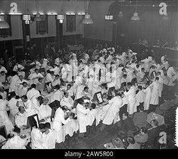 Concorso Nazionale parrucchiere Amsterdam, modelli giovanili Data: 28 novembre 1954 luogo: Amsterdam, Noord-Holland Parole Chiave: Modelli Foto Stock