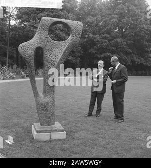 Scultura Di Apertura Museo Kroller Moller. Ministro Cals e Dr. De Leeuw. Data: 3 Giugno 1961 Parole Chiave: Musei, Aperture Nome Persona: Cal, Jo, Dr. Lion Institution Nome: Kröller-Müller Museum Foto Stock