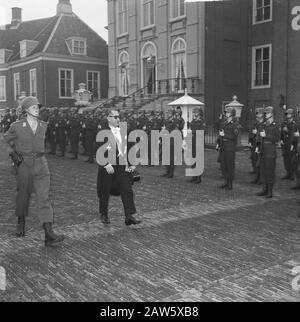 Queen Juliana Riceve Huis Ten Bosch Palace, L'Ambasciatore Di Giordania, Midhat Coma Data: 28 Novembre 1963 Località: L'Aia, Sud Olanda Parole Chiave: Ambasciatori Diplomatici Nome Persona: Coma, Midhat Institution Nome: Huis Ten Bosch Palace Foto Stock