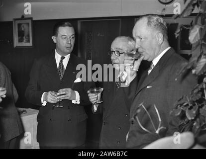 NDSM lancio Khasiella nave cisterna per Royal Dutch Shell Group Data: 10 dicembre 1955 Località: Amsterdam, Noord-Holland Parole Chiave: Costruzione navale, cantieri navali, navi, navi cisterna Nome Persona: Khasiella Istituto Nome : Shell Foto Stock