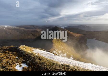 Catstye Cam dall'uscita di Swirral Edge, Helvellyn, Lake District, Cumbria, Regno Unito Foto Stock