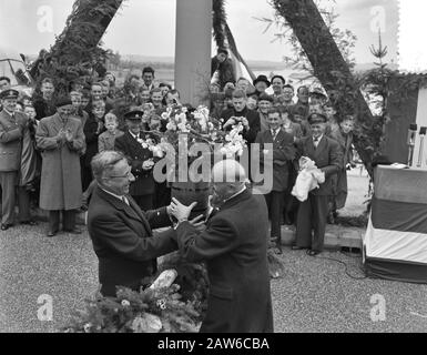 Apertura del nuovo ponte sulla Mosa a Gennep Data: 17 maggio 1955 Località: Gennep Parole Chiave: Ponte, Aperture Foto Stock