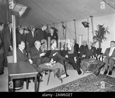 Apertura del laboratorio centrale di ricerca di Brocodas Stheeman Haarlem da Sua altezza reale Principe Bernhard Data: 9 gennaio 1959 Foto Stock