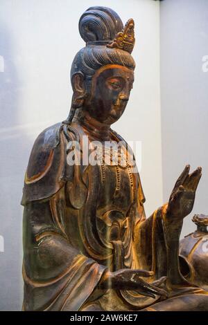 Shenzhen,Cina,Aprile,2019. Primo piano sul colpo del Buddha. Esposto nel museo della città di Gankeng Hakka. La città di Gankeng Hakka crea un turismo culturale Foto Stock