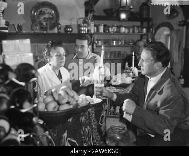 Prendendo il film detective francese Otages, scena Eatery Annotazione: Franco-belga co-produzione. Successivamente rilasciato con il titolo Marche ou crève. Il direttore Georges Lautner dà un indizio. Attore Di Destra Jacques Chabassol? Data: 12 ottobre 1959 Parole Chiave: Attori, film, film, ristoranti Foto Stock