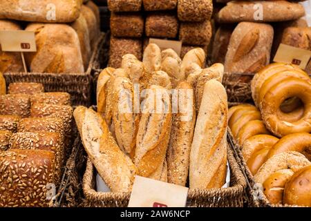 Molti pani misti e rotoli ripresa dall'alto. Foto Stock