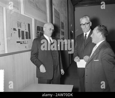 Press Tour delle dune lungo la posizione del giardino d'acqua in Av.. Waterl. Data: 20 Aprile 1961 Foto Stock