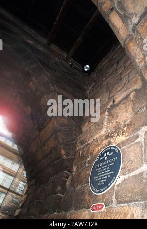 Targa blu che commemora la porta Nera, Newcastle-upon-Tyne Foto Stock