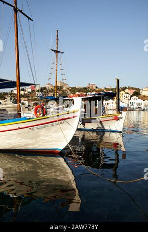 Vue sur le Port. Ile de Kastellorizo, Grèce Foto Stock