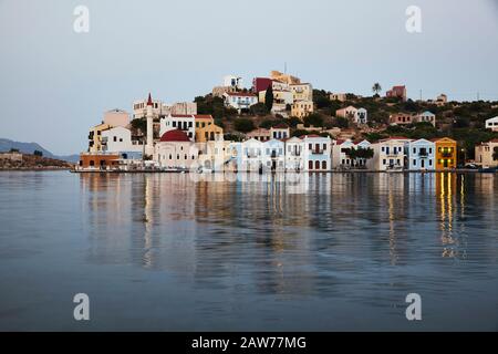 Vue sur le Port. Ile de Kastellorizo, Grèce Foto Stock