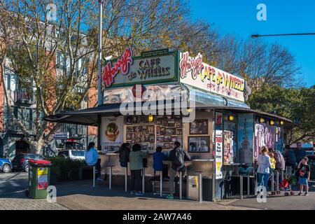 Sydney, Australia - 03 luglio 2016: Popolare Street cafe a Sydney con regolare pranzo Foto Stock