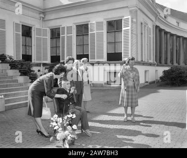 Queen Juliana riceve i membri della General Dutch Invalids Association, Department Utrecht Data: 25 aprile 1962 Parole Chiave: Disabled, regine Persona Nome: Juliana (queen Netherlands) Foto Stock