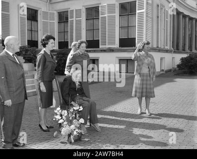 Queen Juliana riceve i membri della General Dutch Invalids Association, Department Utrecht Data: 25 aprile 1962 Località: Soestdijk Parole Chiave: Disabled, regine Persona Nome: Juliana (queen Netherlands) Foto Stock