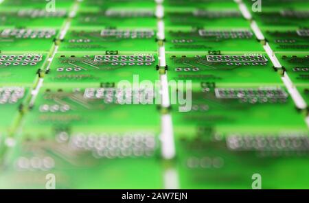 Vista dettagliata del circuito elettronico della scheda PCB o scheda di circuito stampato Foto Stock
