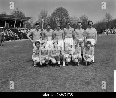 Korfball Paesi Bassi Contro Il Belgio Nello Stadio Wagner Amstelveen. Dutch Dozen Date: May 25, 1963 Location: Amstelveen, Noord-Holland Keywords: Basketball Institution Name: Wagenerstadion Foto Stock
