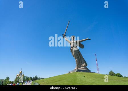 Volgograd, Russia - 9 giugno 2018: La Motherland Chiama la statua in cima al complesso commemorativo della guerra Mamayev Kurgan nella città di Volgograd Foto Stock