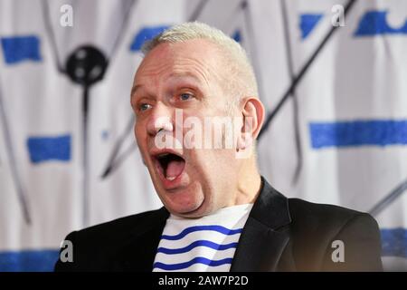 Mosca, Russia - 7th Feb, 2020: Stilista francese Jean Paul Gaultier durante una conferenza stampa prima del suo 'Fashion Freak Show' al Palazzo di Mosca Foto Stock