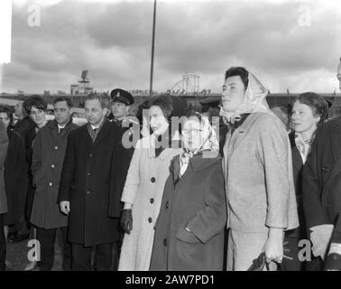 Coppia reale, Principessa Beatrix in Messico v.n.r. a sinistra Principessa Margriet Principessa Christina e onore Martine van Loon-Labouchere Annotazione: Principessa Irene, che stava andando avanti, è stata l'ultima volta a Soestdijk rimanente Data: 7 aprile 1964 Località: Nord-Olanda, Schiphol Parole Chiave: Arrivo e partenza, principesse, visite di stato, aeroporti Persona Nome: Christina (princess Netherlands), Loon-Labouchere, Martine van, Margriet (princess Netherlands) Foto Stock