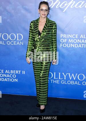 Beverly Hills, Stati Uniti. 06th Feb, 2020. Beverly HILLS, LOS ANGELES, CALIFORNIA, Stati Uniti d'America - 06 FEBBRAIO: L'attrice Sharon Stone arriva a Hollywood 2020 Per il Global Ocean Gala In Onore del Principe Alberto II di Monaco, che si tiene a Palazzo di Amore il 6 febbraio 2020 a Beverly Hills, Los Angeles, California, Stati Uniti. (Foto Di Xavier Collin/Image Press Agency) Credit: Image Press Agency/Alamy Live News Foto Stock